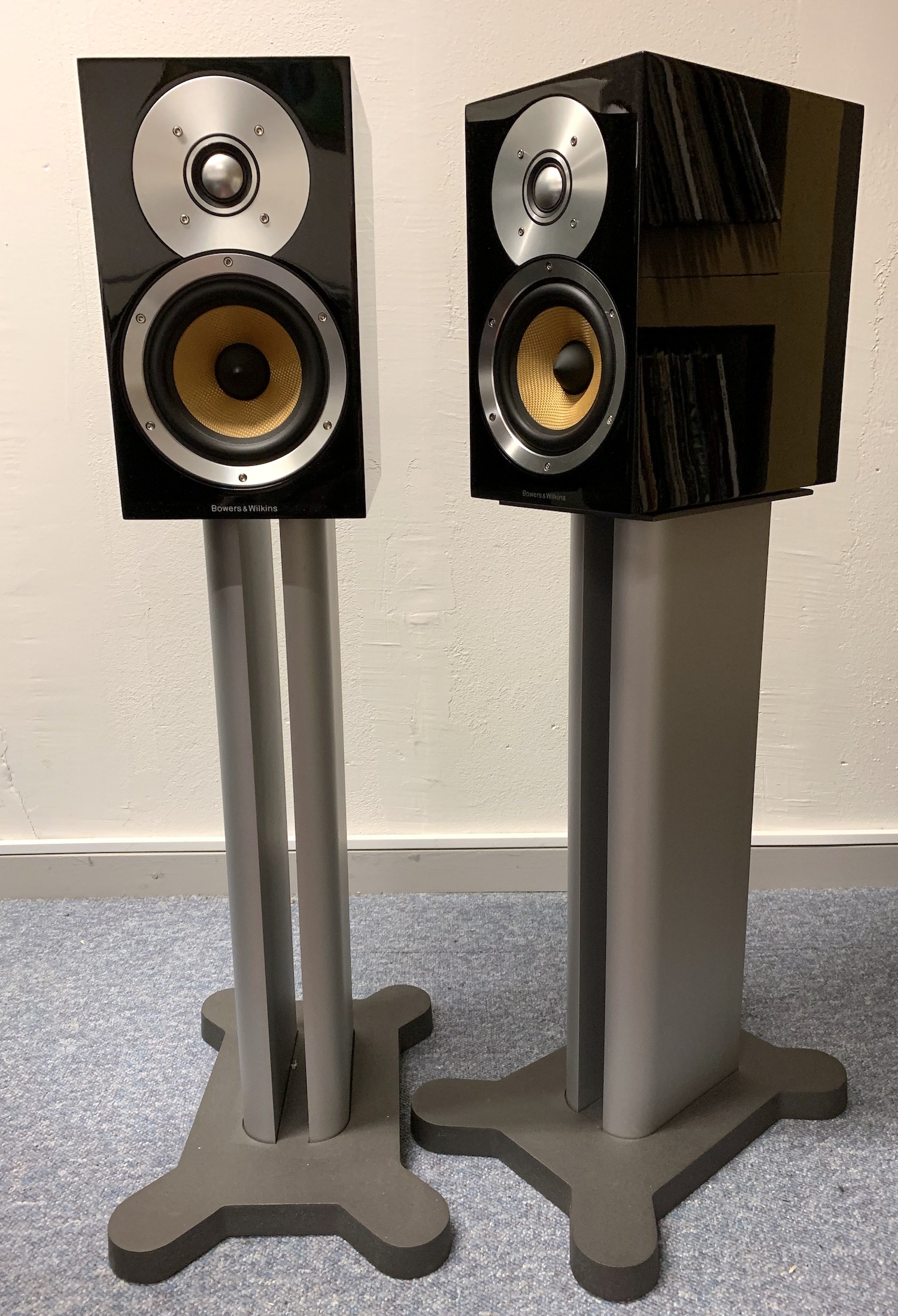 Bowers & Wilkins CM1 standerhøjttalere 2-vejs højttalere fra B&W | Audiocompagniet.dk